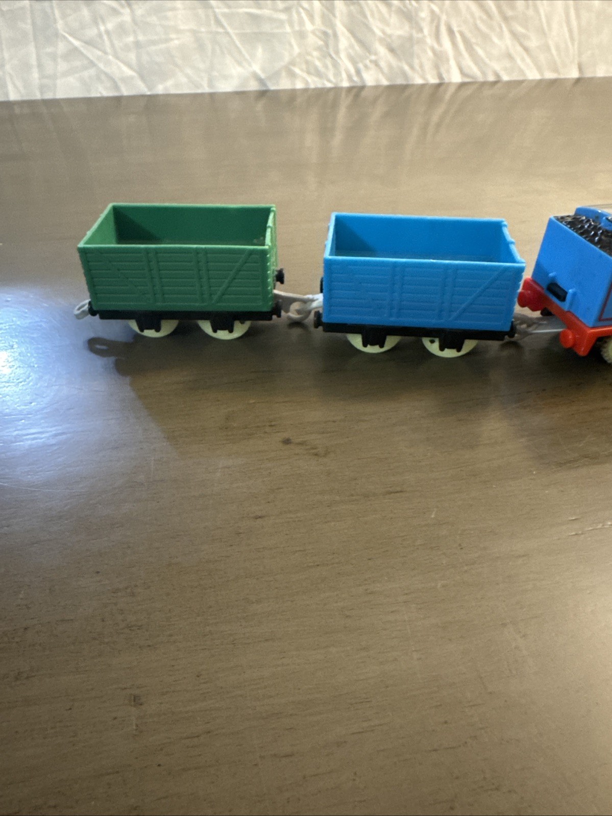 Mattel 2013 Thomas & Friends Trackmaster Train GLOW IN THE DARK THOMAS w/ Cars