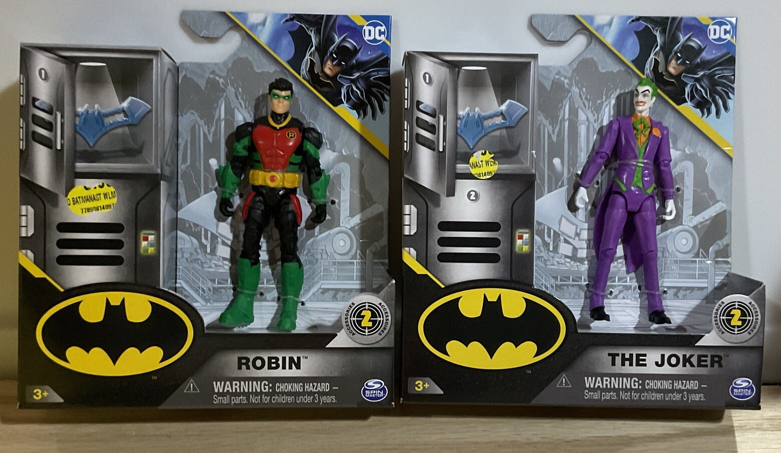 Lot Spin Master Classic Robin/ Joker 4&Prime; Action Figure 2 Surprise Accessories NEW