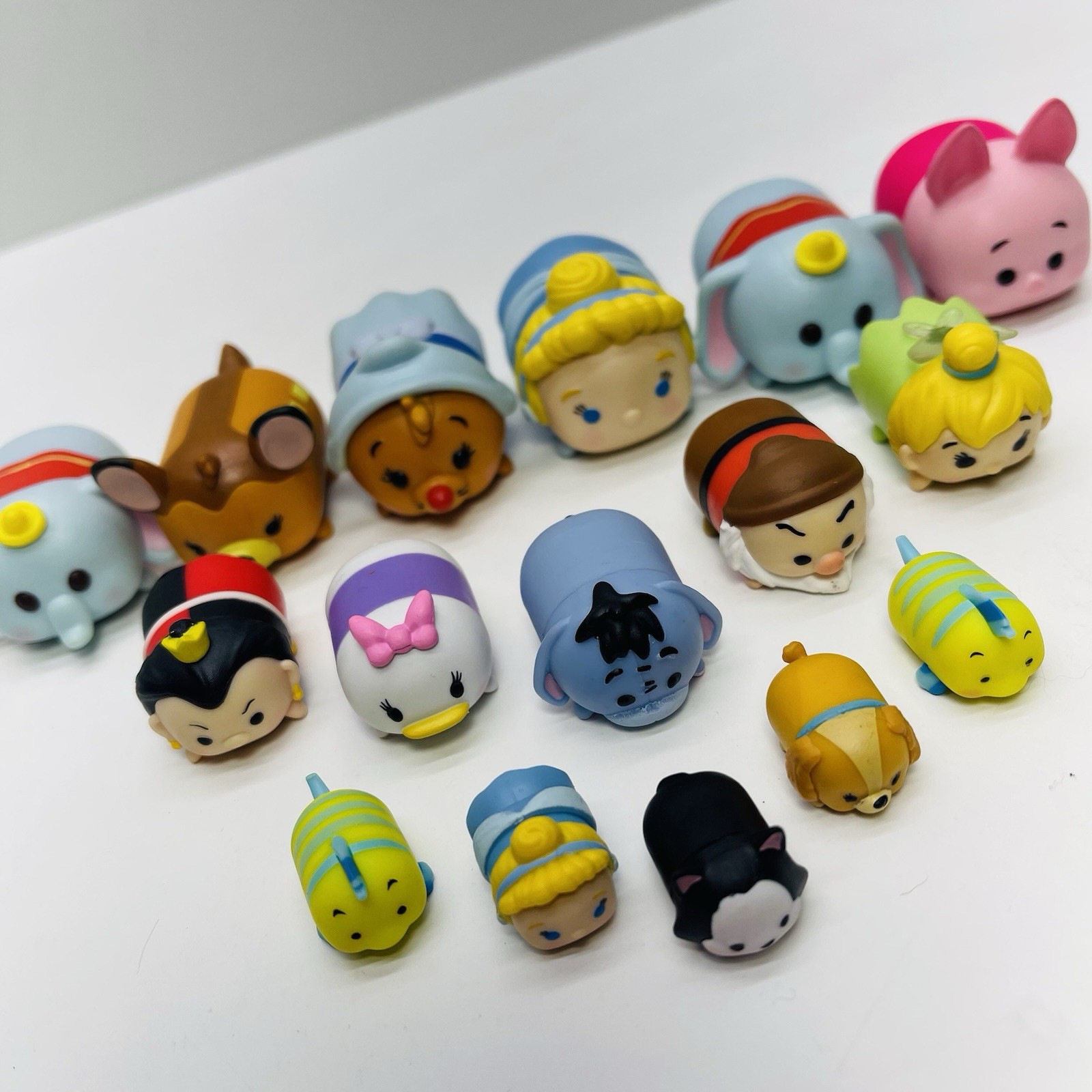 Lot of 18 Disney Tsum Tsum Vinyl Mini Figures Assorted Characters