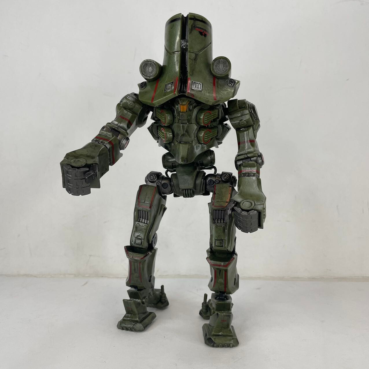 Cherno Alpha Jaeger 7&Prime; Movable Action Figure w/LED Toy Statue Pacific Rim in Box