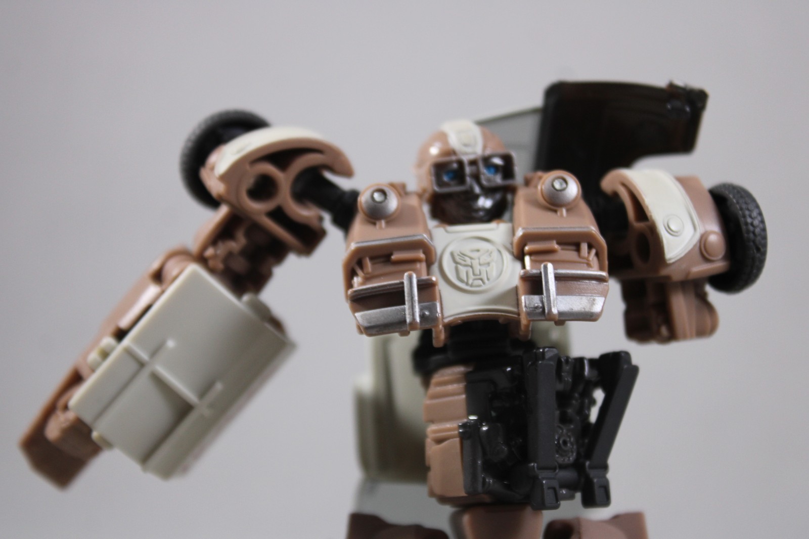 Hasbro Transformers ROTB Studio Series? 108 Wheeljack FOR PARTS READ DESCRIPTION
