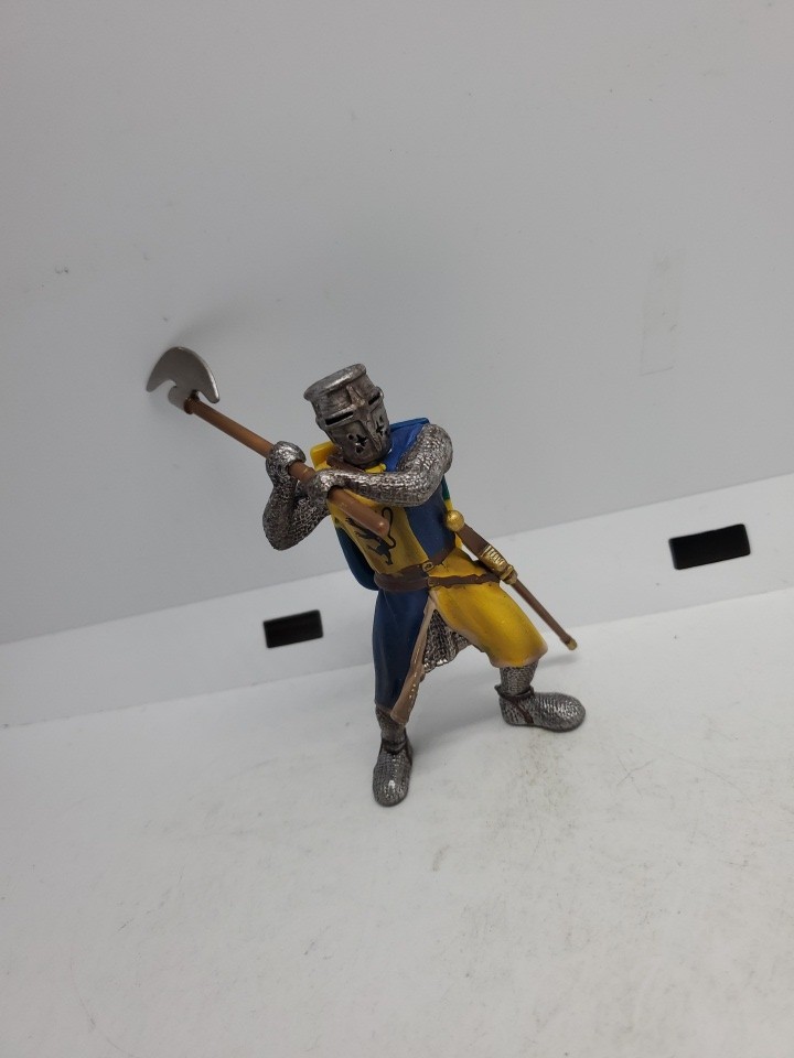 Schleich Knight Figurine With Battle Axe, Shield, Sword/Sheath