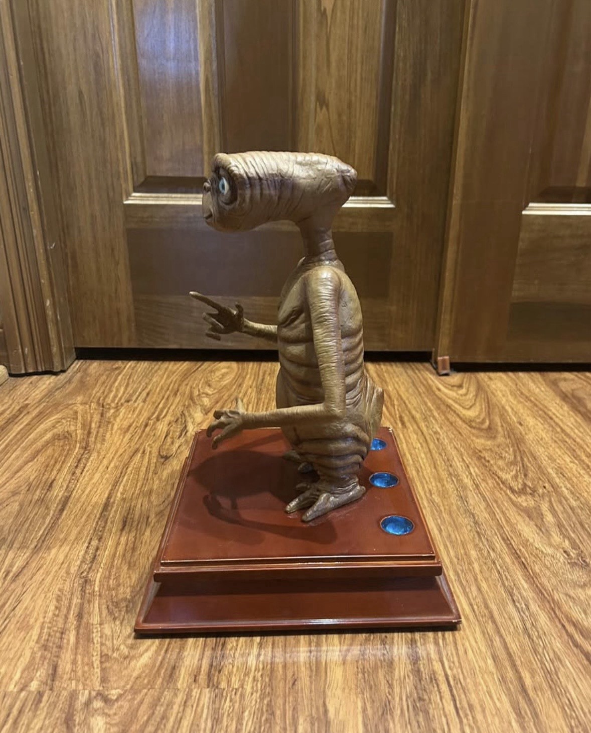 E.T. Extra Terrestrial 20th Anniversary 12&Prime; Collectible Figure ToysRus Exclusive
