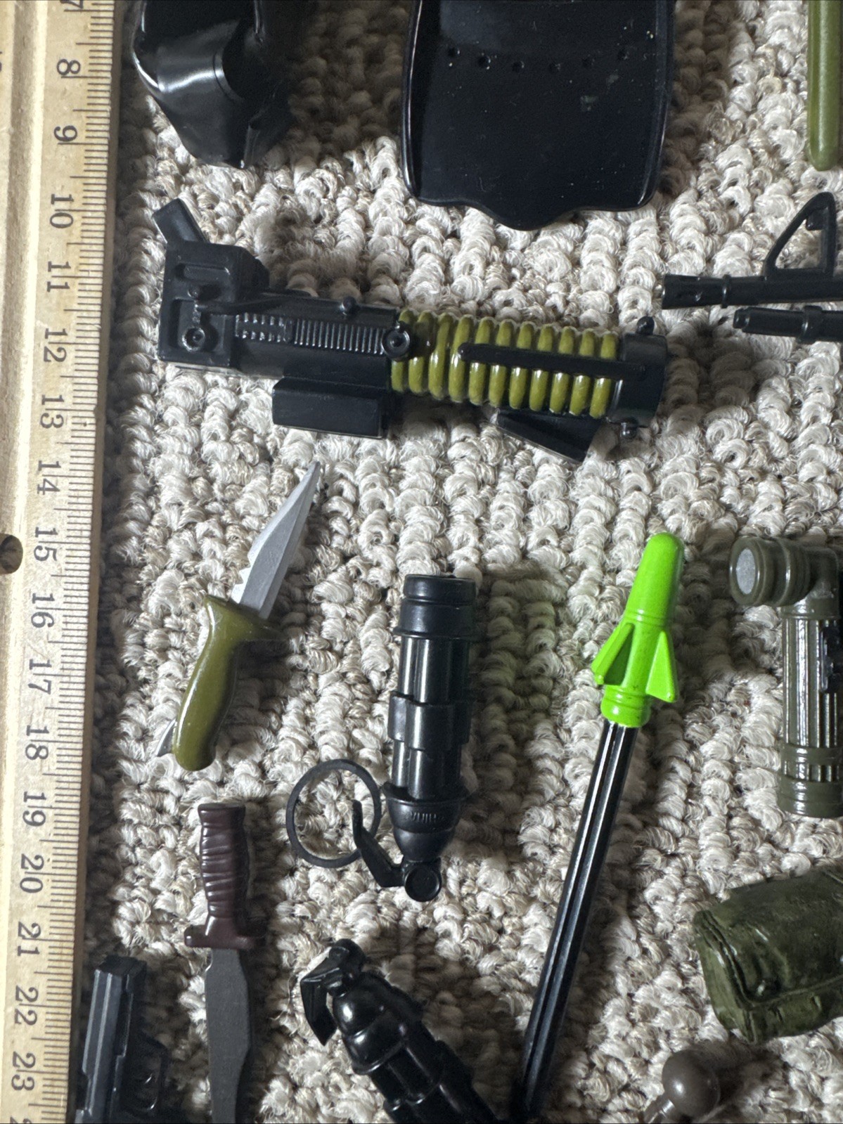 12&Prime; ACTION FIGURES – WEAPONS, CLOTHES, AND ACCESSORIES LOT – USED GUN HAS TWIST