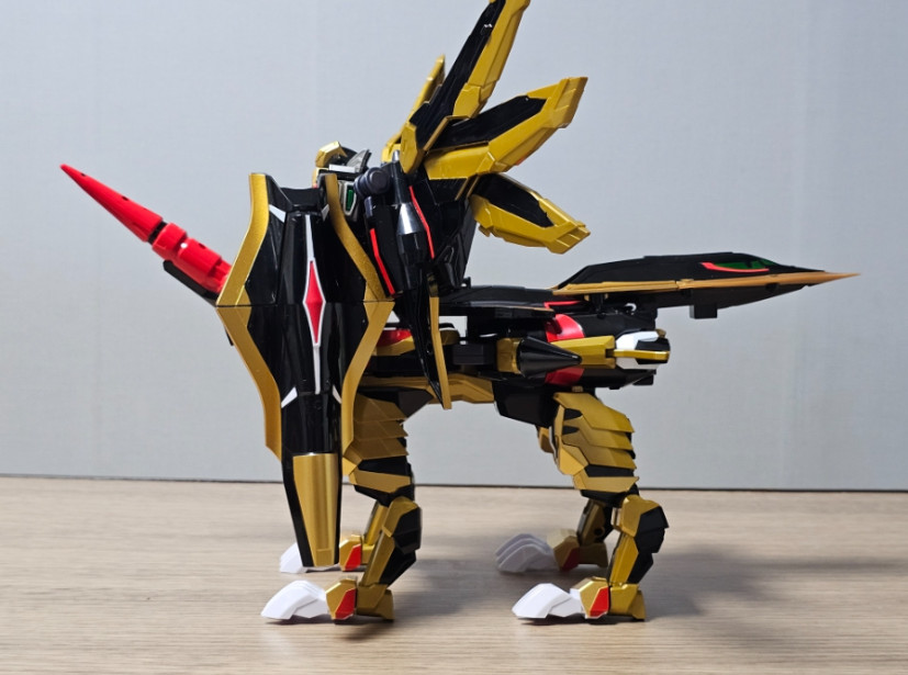 Metal Cardbot W Knight Gryphon Transforming Robot Action Figure Toy Korean Anime