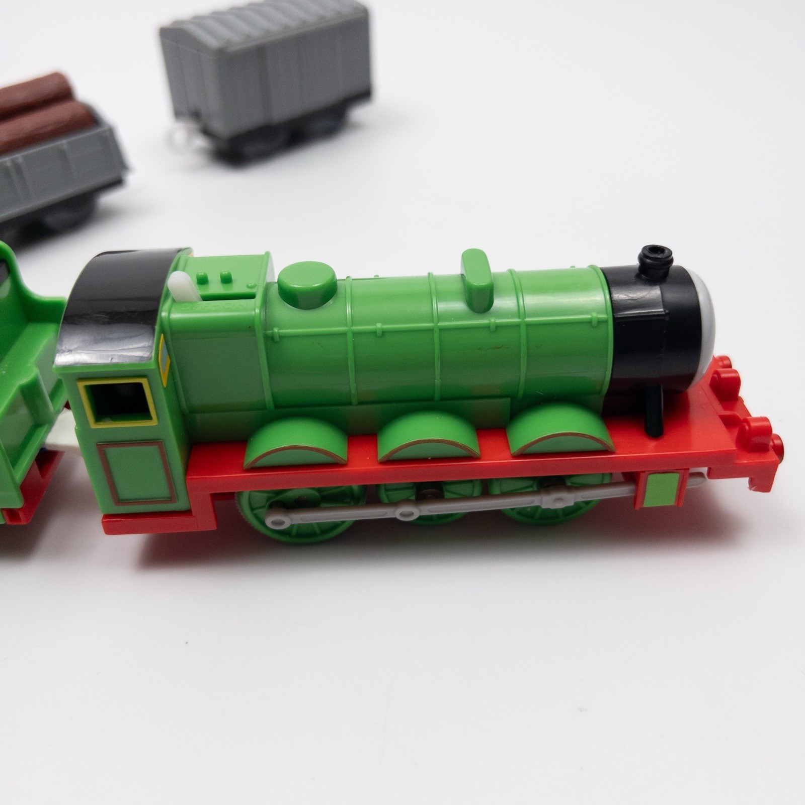 Thomas Trackmaster Motorized Henry Engine & Tender Cargo Train Hit Toy 2006