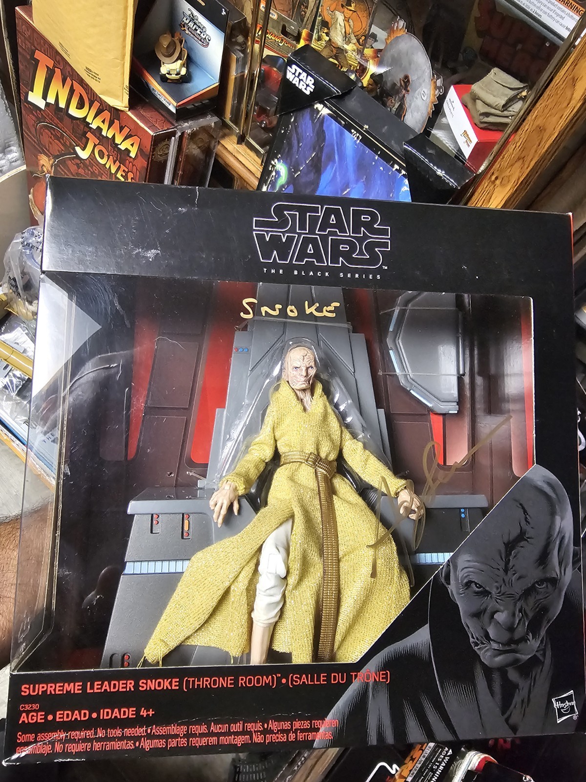 CELEBRITY AUTHENTICS ANDY SERKIS SIGNED SUPREME LEADER SNOKE ON THRONE HOLOGRAM