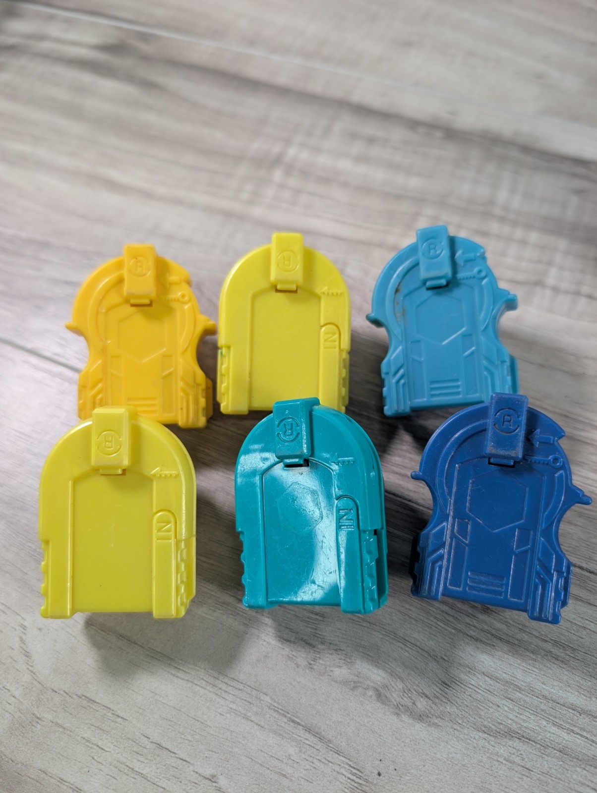 Hasbro TOMY Beyblade Right – Left Spin Launcher Metal Fusion 2000s LOT OF 15