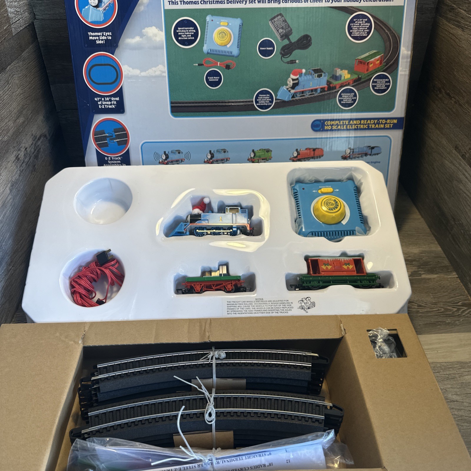 Bachmann HO Scale Thomas & Friends Thomas With Annie & Clarabel Set #00755 open