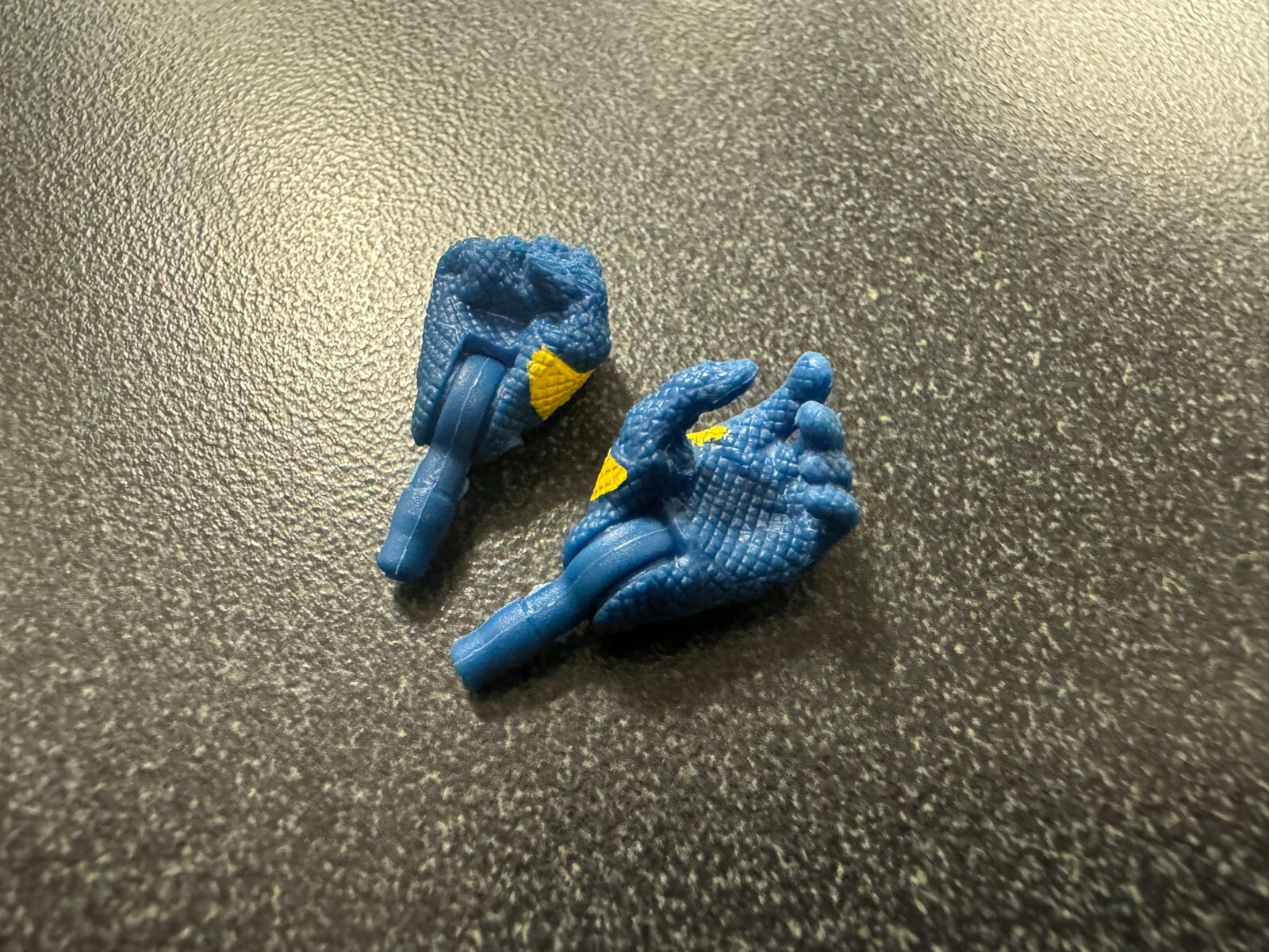 Marvel Legends 6&Prime; Scale DEADPOOL 3 (WOLVERINE HANDS ONLY) BLUE YELLOW MINT 1/12
