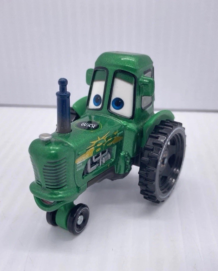 RARE Disney Pixar Cars 3 SHINY WAX RACING TRACTOR #82 Diecast 1:55 Scale Mattel