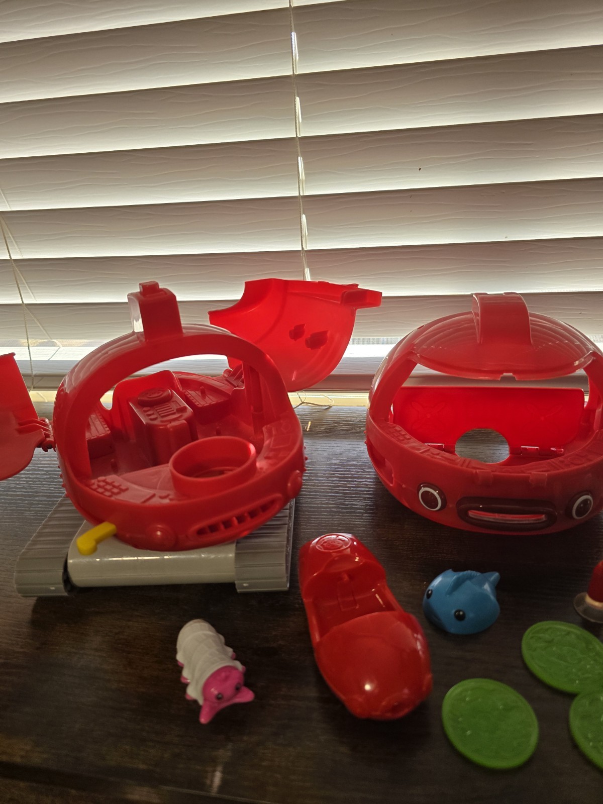Octonauts Gup-X Rescue Vehicle w/ Captain Barnacles & Accessories Near Complete