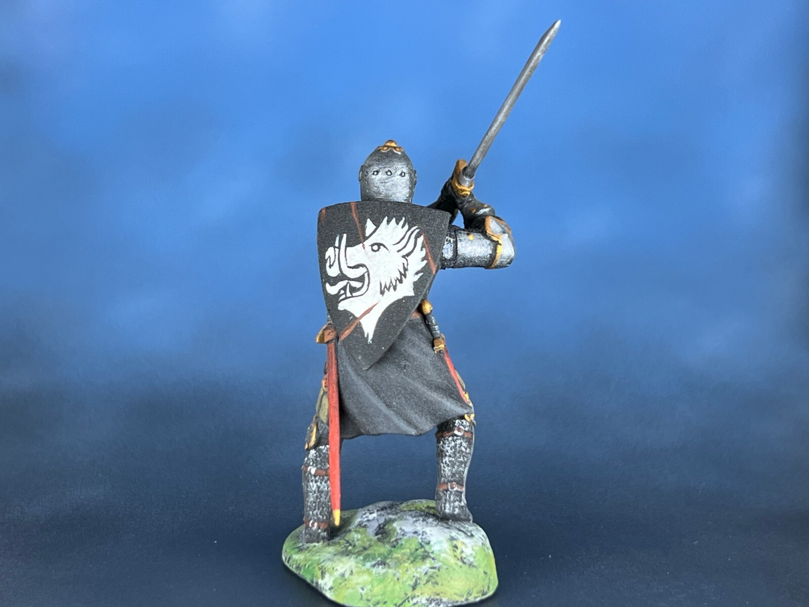 Painted Tabletop Figure medieval knight 40mmDetailed Knight Sculpture