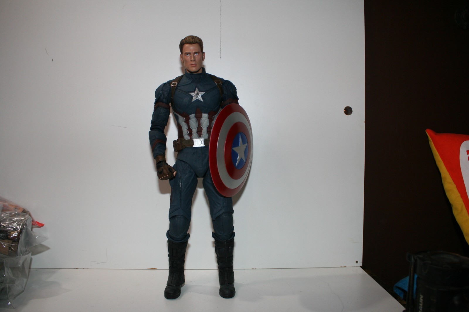 1/4 NECA Captain America Civil War Chris Evans Rare 18&Prime; ( ONLY BEEN DISPLAYED )