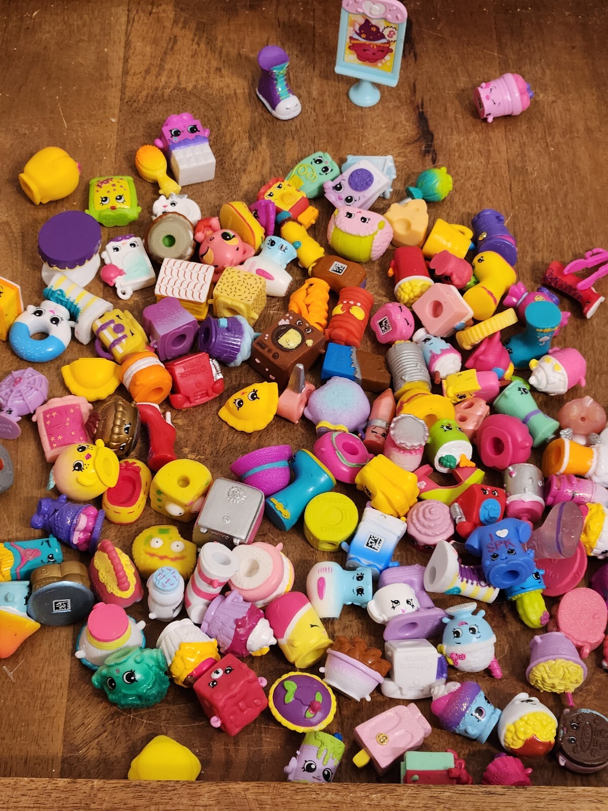HUGE 200+ SHOPKINS Bubble Gum Machine, 2 Sweet Treat Delux Trucks, CC Queen +++