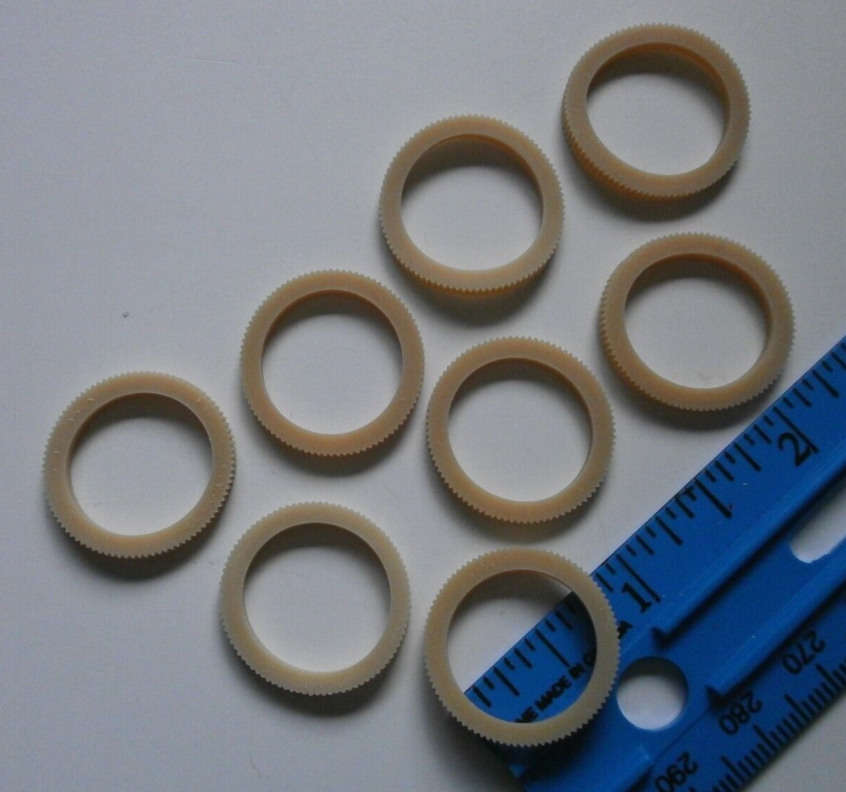 TOMY TRACKMASTER TOMICA THOMAS PLAYRAIL ~ 8 REPLACEMENT TRAIN TIRES /TREADS NEW