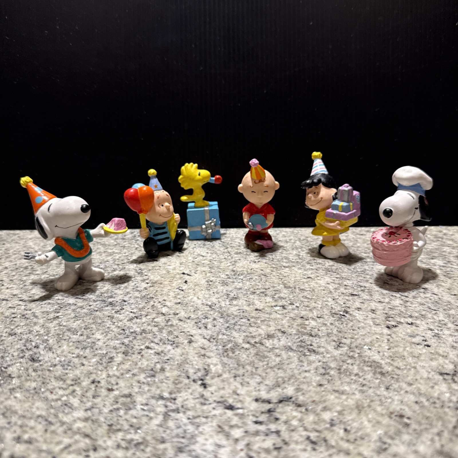 Peanuts Birthday PVC Figurines Applause Snoopy Charlie Brown Lucy Linus Lot of 6