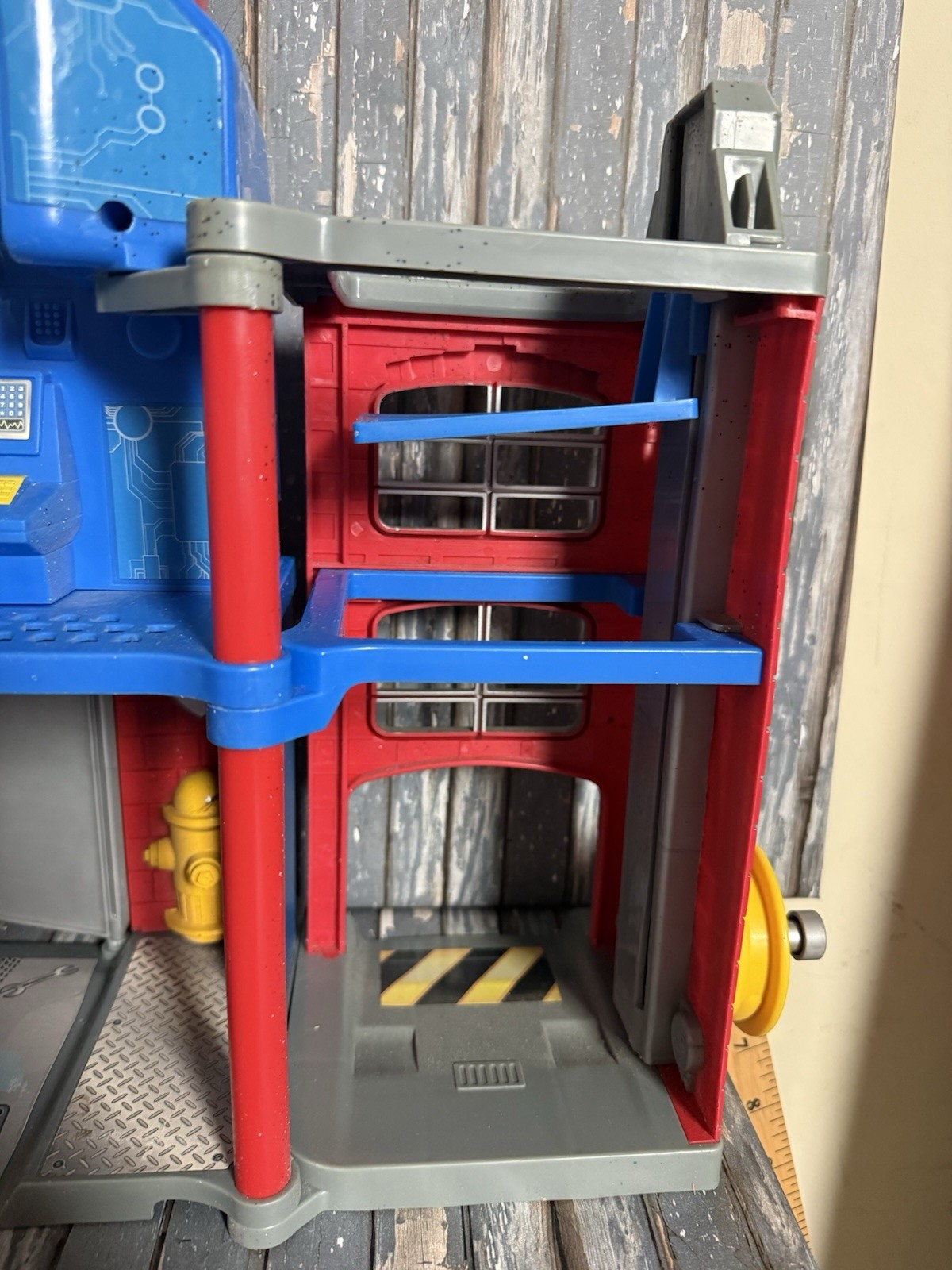 2010 Transformers Rescue Bots Optimus Prime Fire Station w/Lights & Sounds Works