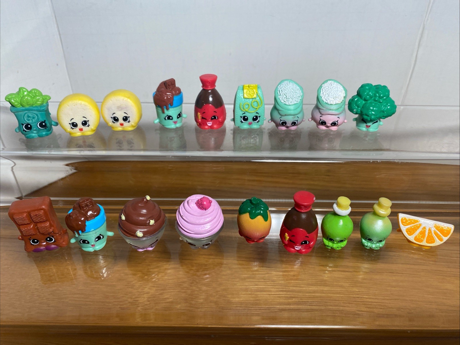 Lot of 18 Shopkins – Mixed Seasons – with QR Code