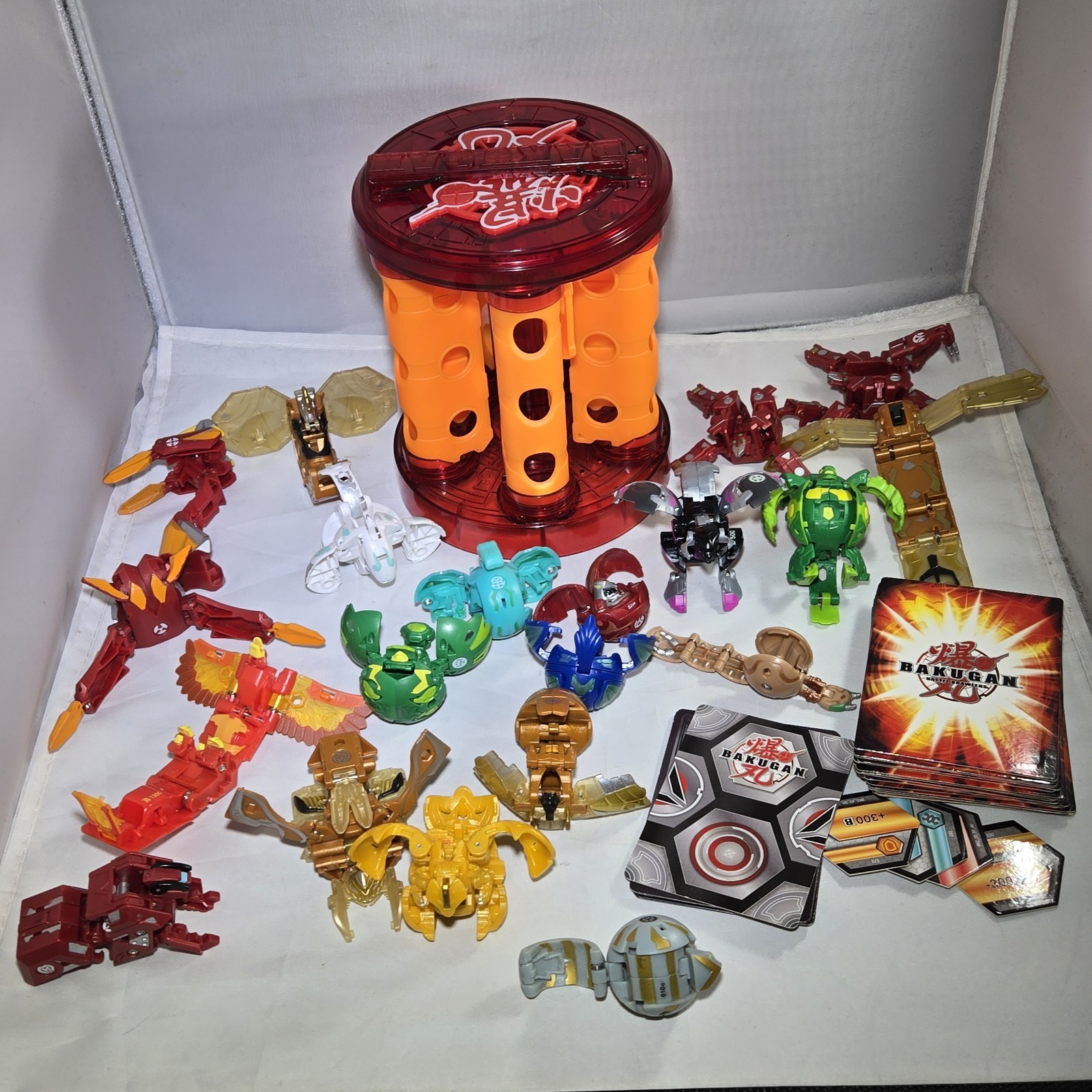 Vintage Bakugan Battle Brawlers Lot of 20 Figures with cards And Carry Case