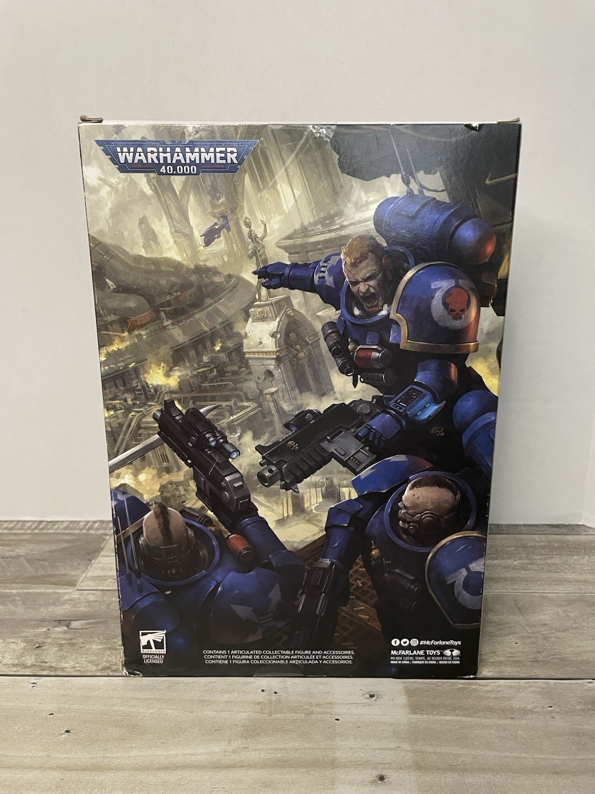 McFarlane Warhammer 40k Lieutenant in Phobos Armour Ultramarines 7in Figure NEW