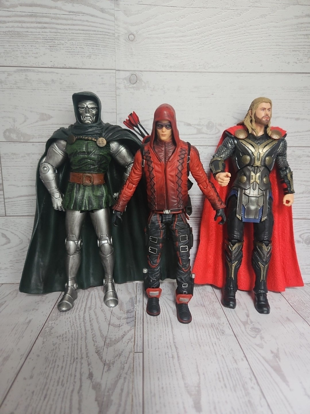 DC Collectible & MARVEL LEGEND 7&Prime; Action Figures Lot Of 3 Dr Doom Thor Red Arrow