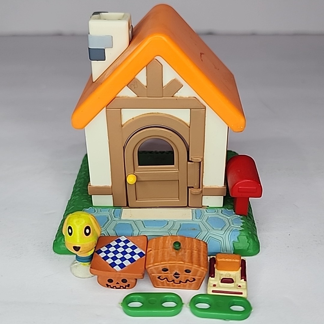 2001 Animal Crossing Lets Make a Forest 3&Prime; Orange Mini House Figure Furniture
