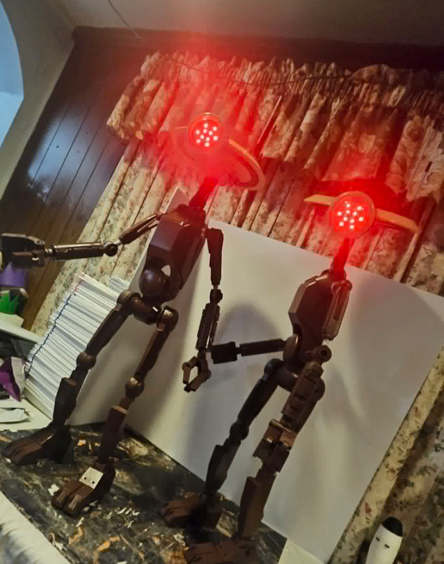 Pit droid Life-Size Mechanic Robot Replica LED Eye Sci-Fi Prop New
