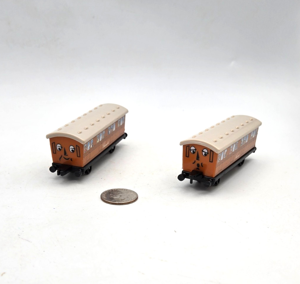 Ertl Thomas Friends Railway Train Tank Engine – Annie & Clarabel Coach Cars GUC