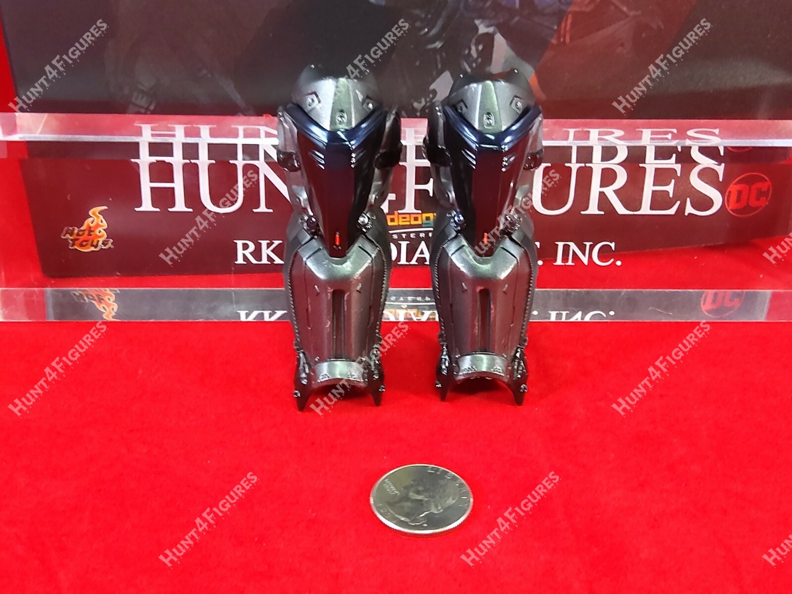 Hot Toys VGM39 DC Batman Beyond Arkham Knight 1/6 action figure&rsquo;s Leg armor only