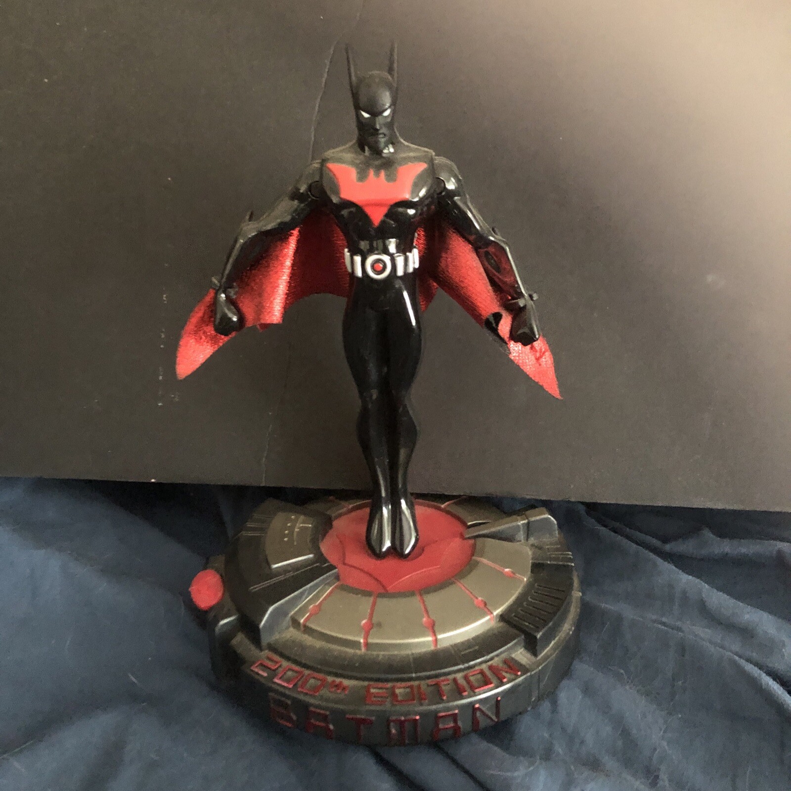 BATMAN BEYOND 200th Edition Action Figure with Base Hasbro ©2000