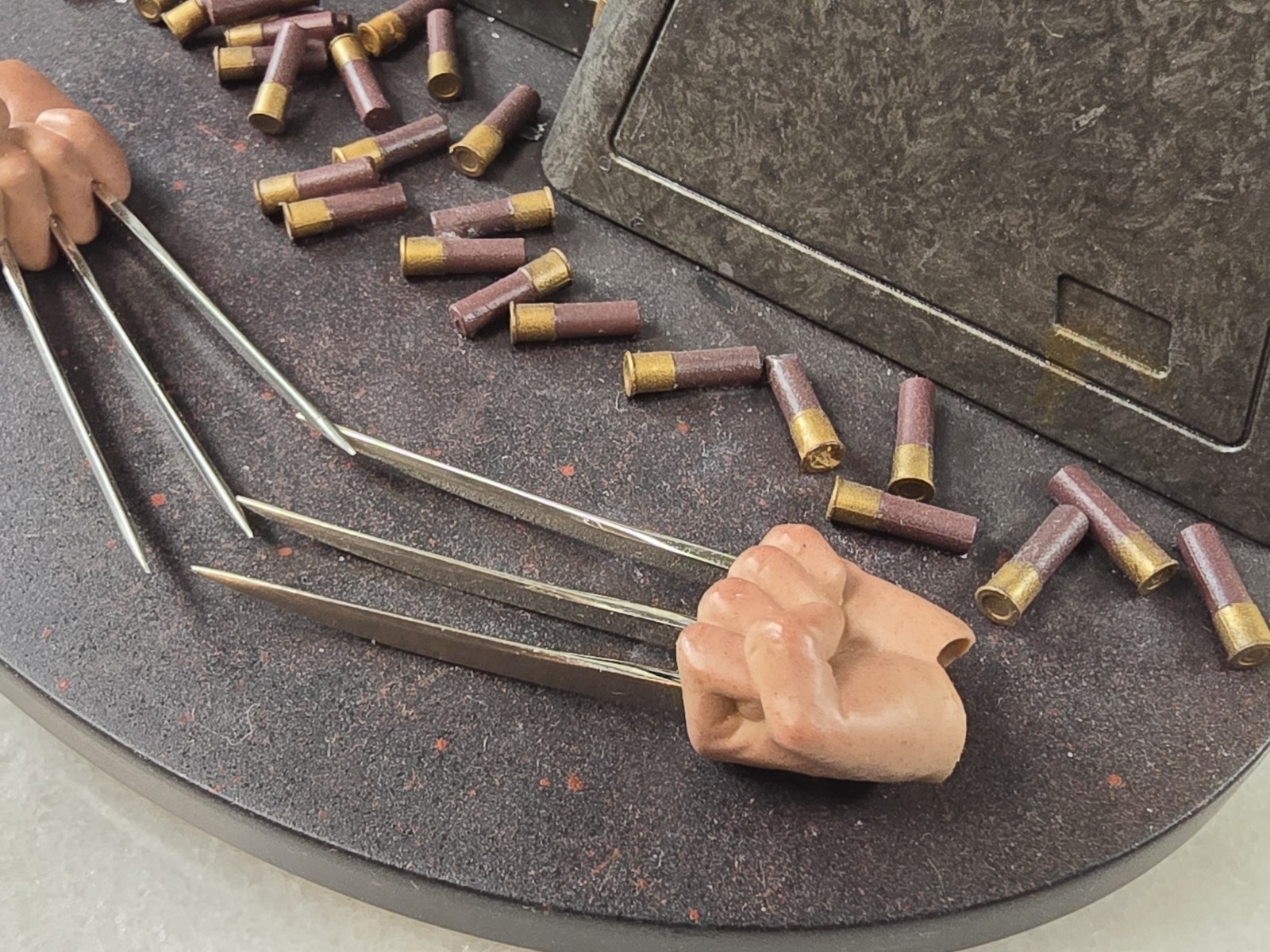 Marvel Wolverine Hugh Jackman Logan head & Adamantium Claws 1/6 kitbash