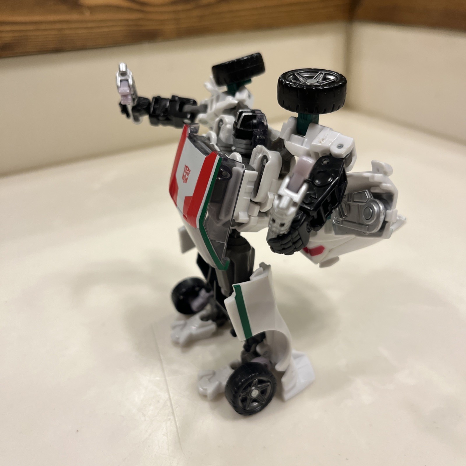 Transformers Generations Wheeljack Deluxe Class Autobot 2010