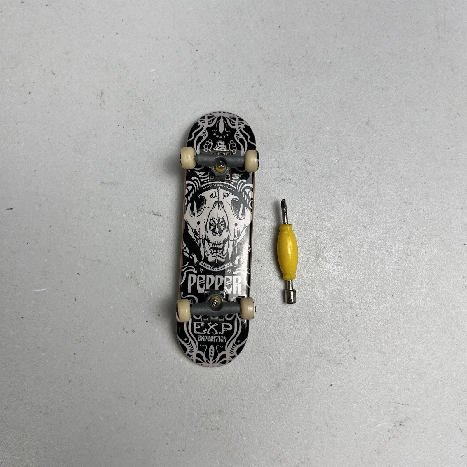 Vintage Y2K Tech Deck Joey Pepper Expedition One 96mm Sabre Tooth Skull