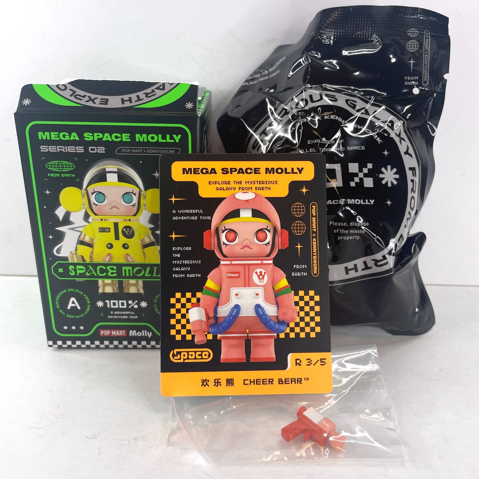 POP MART Kennyswork Mega Space Molly Series 2 Figure – Cheer Bear (Secret A)