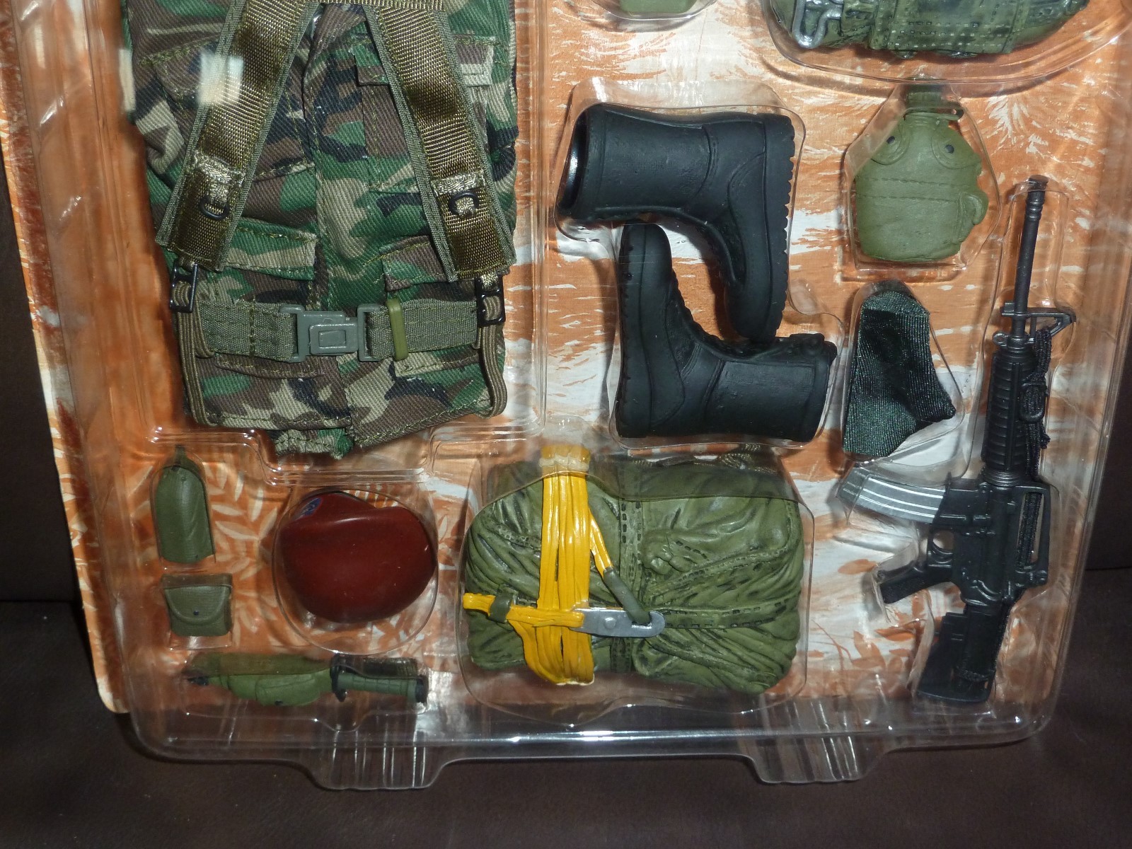 ULTIMATE SOLDIER WEAPON SETS 82ND AIRBOURNE INFANTRY 1/6TH SCALE on card