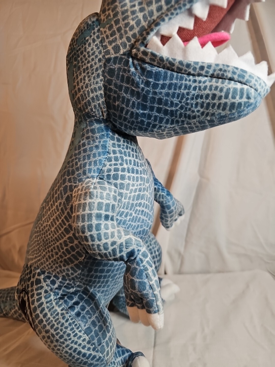Universal City Studios Jurassic World Blue Tyranosaurus Rex Pillow PC210L