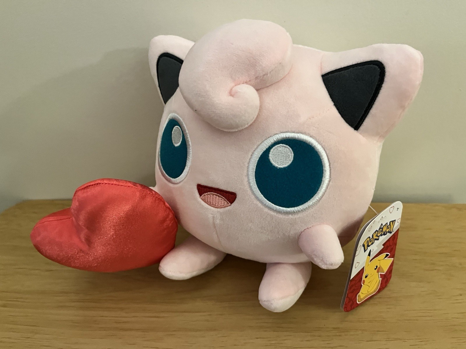 POKEMON Valentine&rsquo;s Day Plush 7&Prime; JIGGLYPUFF Holding Red Heart – So Cute NWT