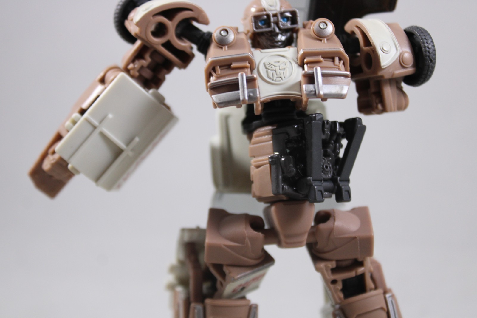 Hasbro Transformers ROTB Studio Series? 108 Wheeljack FOR PARTS READ DESCRIPTION