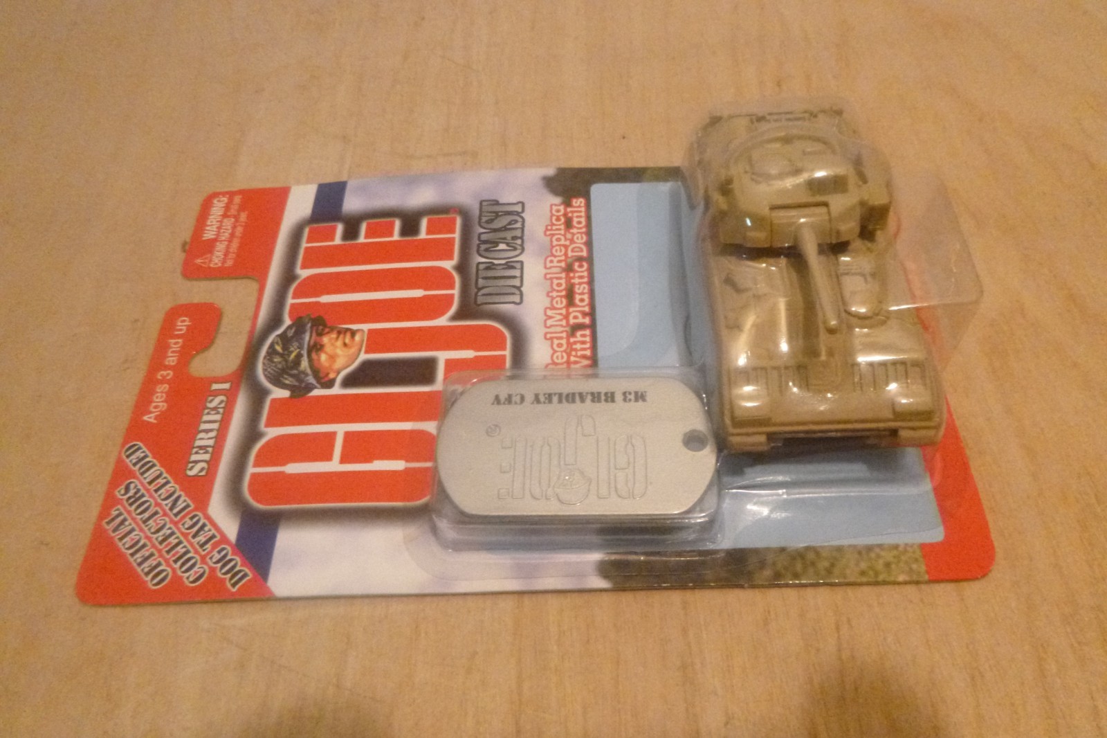 2001 GI Joe Series 1 M3 Bradley CFV Tank-Desert Camo-New!-164 Maisto
