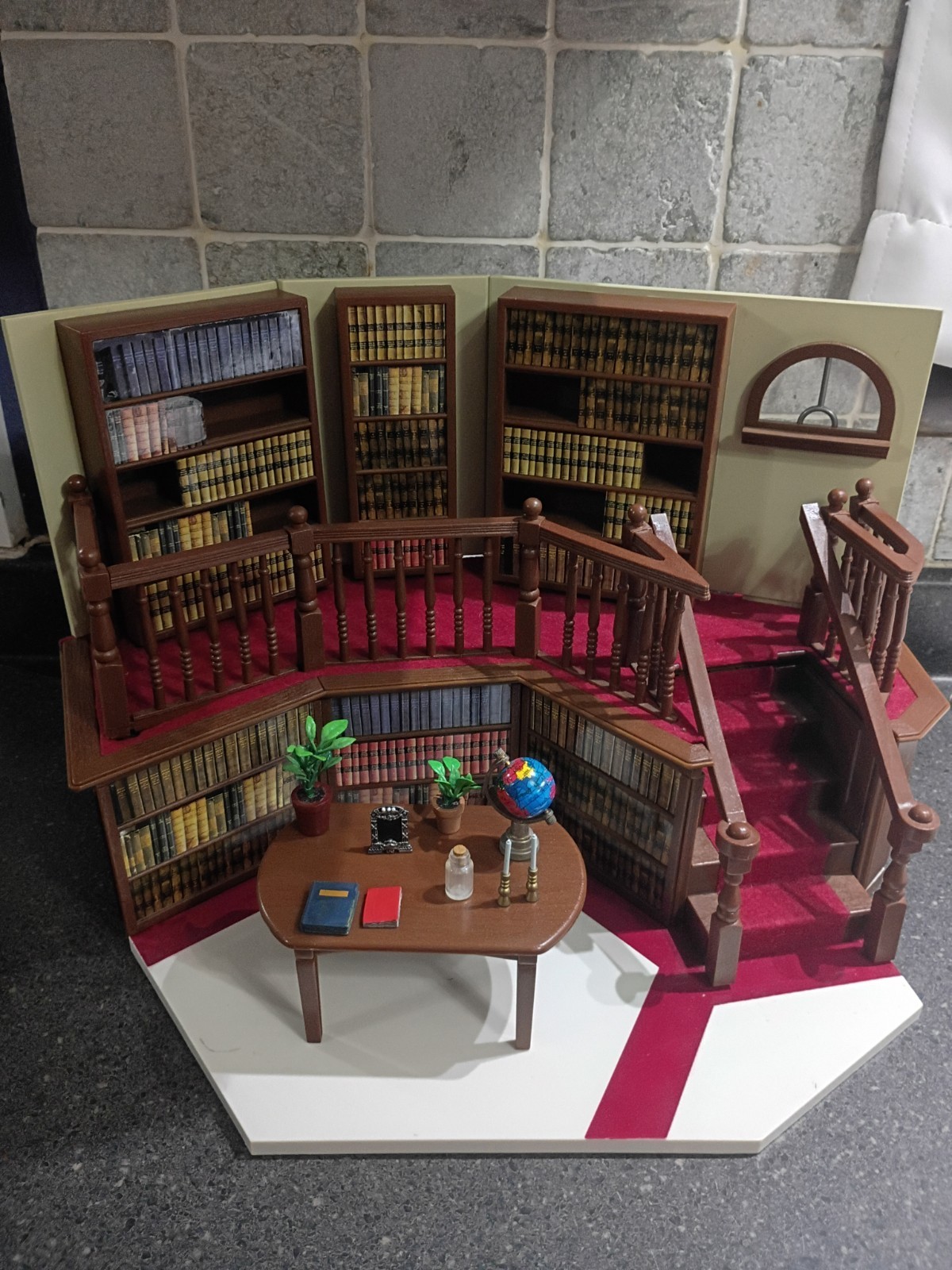 Buffy the Vampire Slayer Library Playset Diamond Select 1:12 Scale Diorama