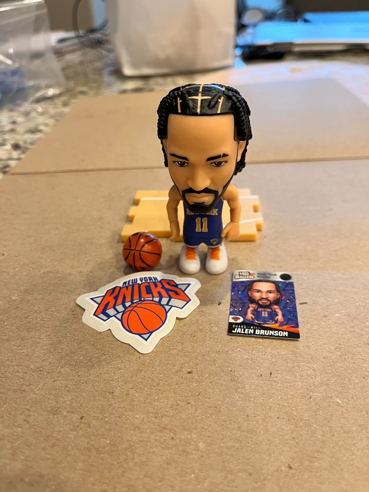 Zuru 5 Surprise NBA Baller Series #2 NEW YORK Knicks Brunson BLUE Jersey MR. MVP