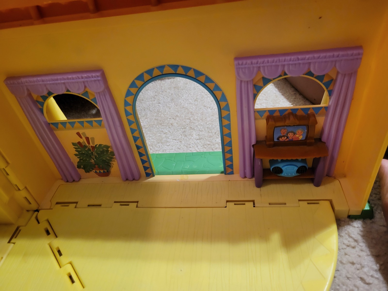 Dora The Explorer Talking Doll Play House 2003 Mom Furniture Works Great!