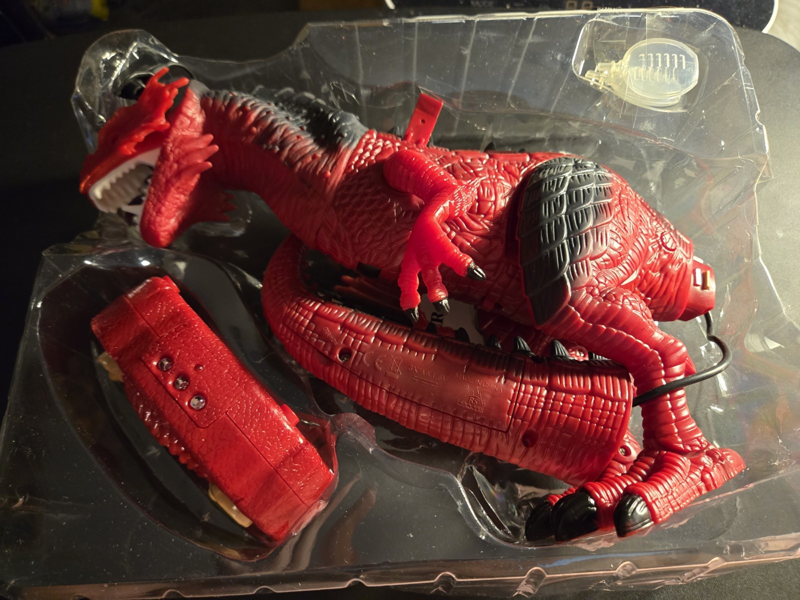INFRA-RED REMOTE CONTROL WALKING DINOSAUR
