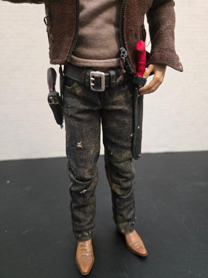CUSTOM Redman – The Walking Dead – RICK Grimes 1/6 Scale Figure. Great figure!