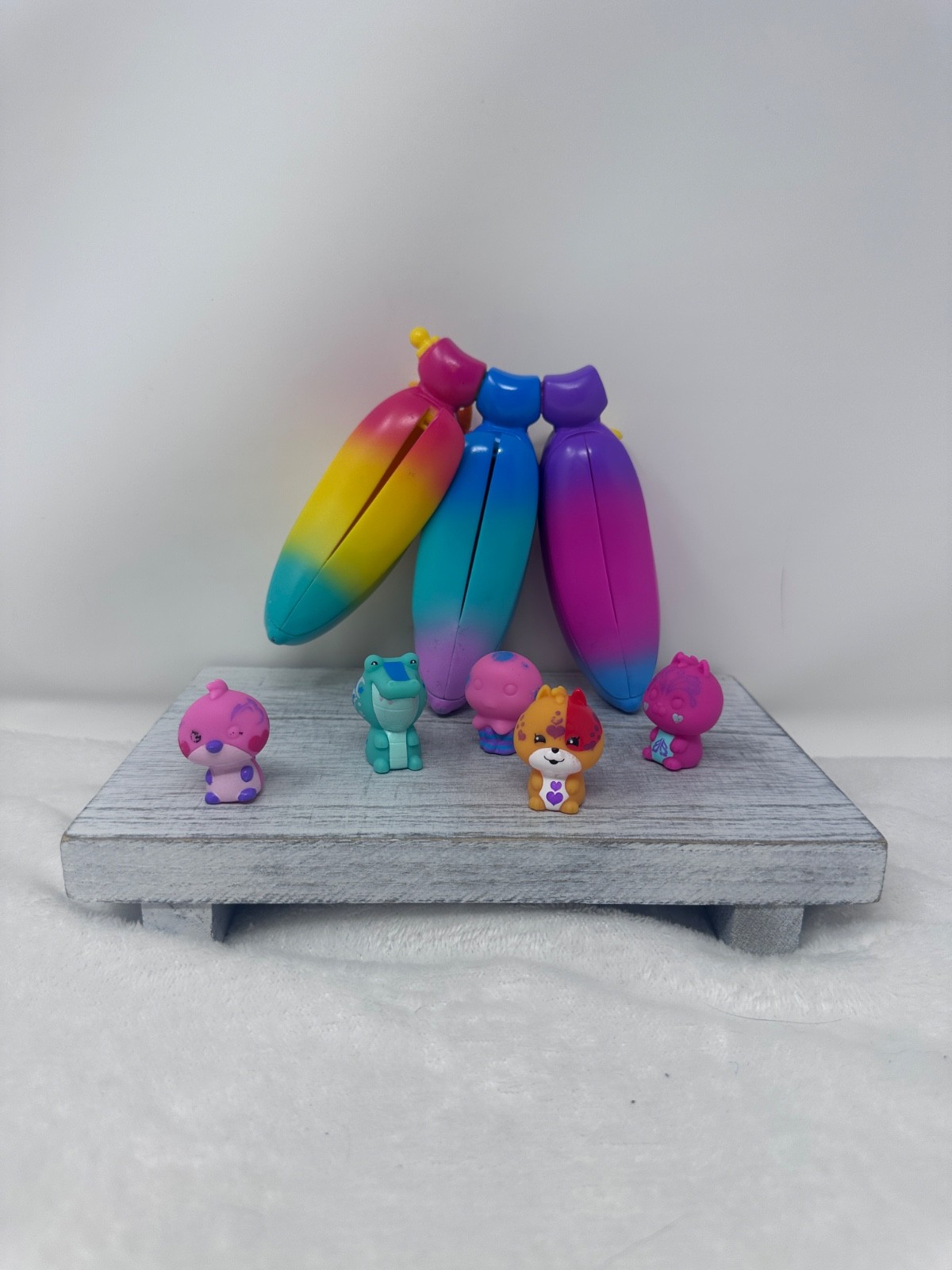Lot of Colorful BANANA BUNCH w/ 6 Mini 1.5&Prime; Figures by Cepia