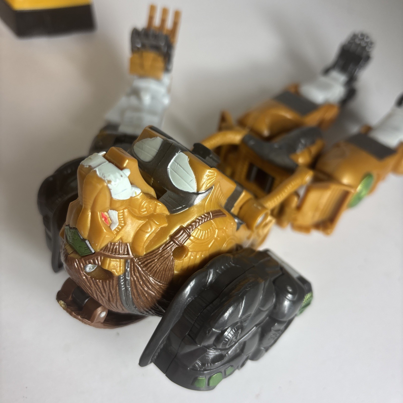 Transformers Lot W/ Bumble Bee Robot Figure Hasbro 10&Prime; Lights Sounds 2012
