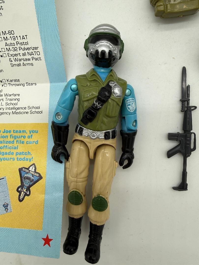 1987 Steel Brigade Complete w/ Patch & Pamphlet GI Joe 1988 Version D Figure
