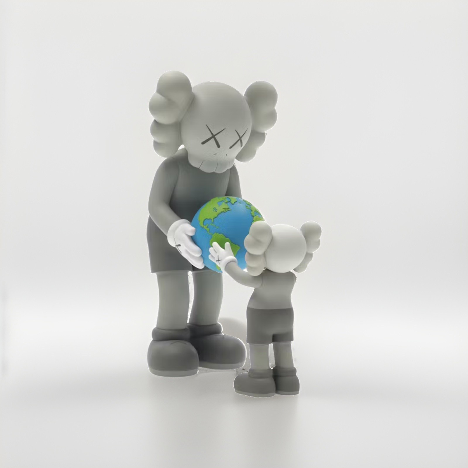KAWS  »The Promise » Vinyl Figure Set Grey