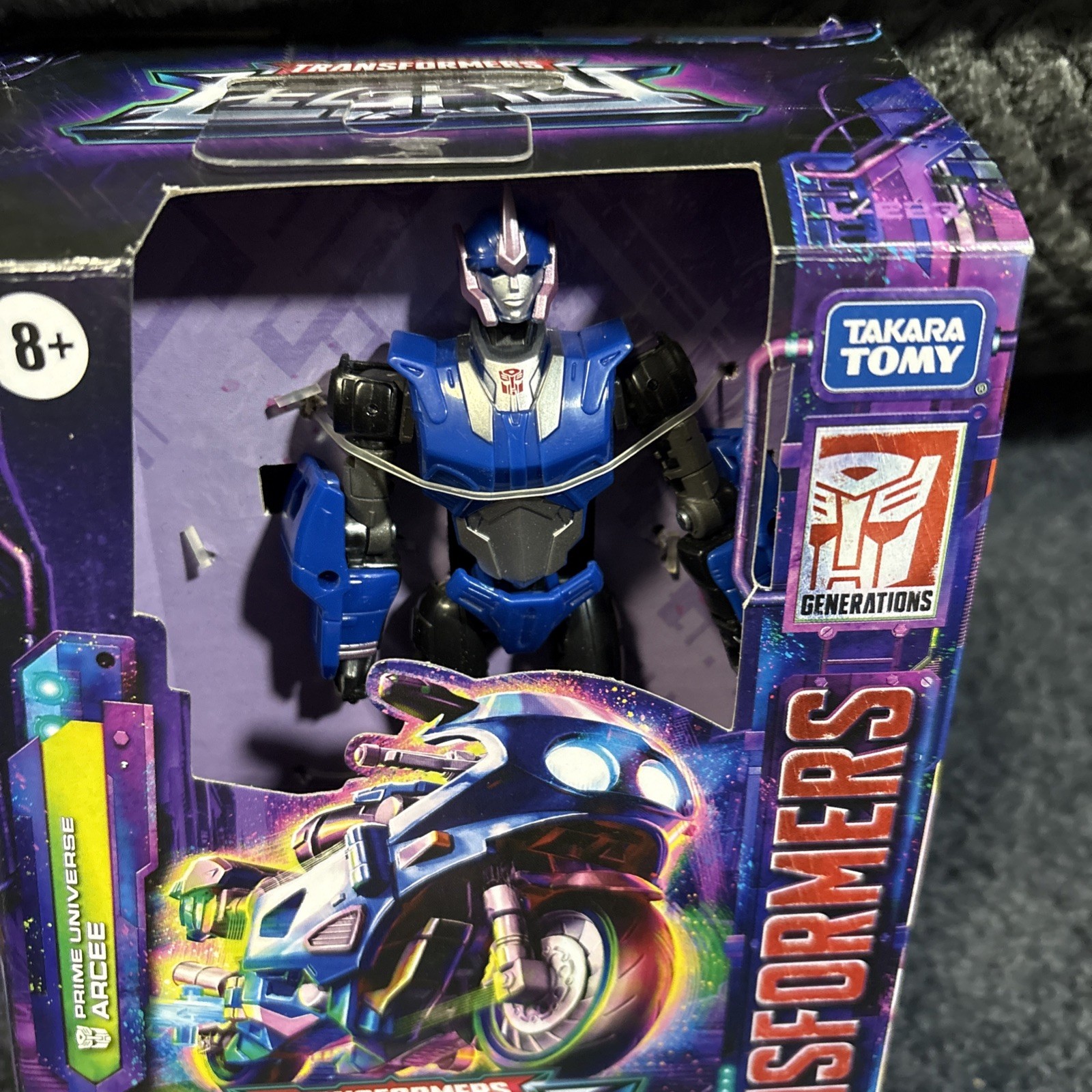 Hasbro Transformers Legacy Prime Univese Arcee Action Figure Deluxe Class